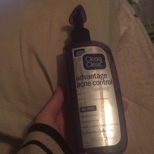 Clean and clear foaming wash